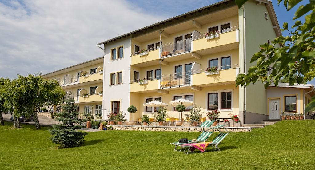 Das Mittelpunkt Moerbisch Am See Exterior photo